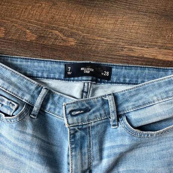 Hollister crop jeans - Picture 2 of 4